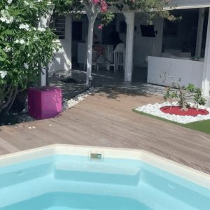 Villa Métisse Sainte Anne avec piscine sol bois exotique